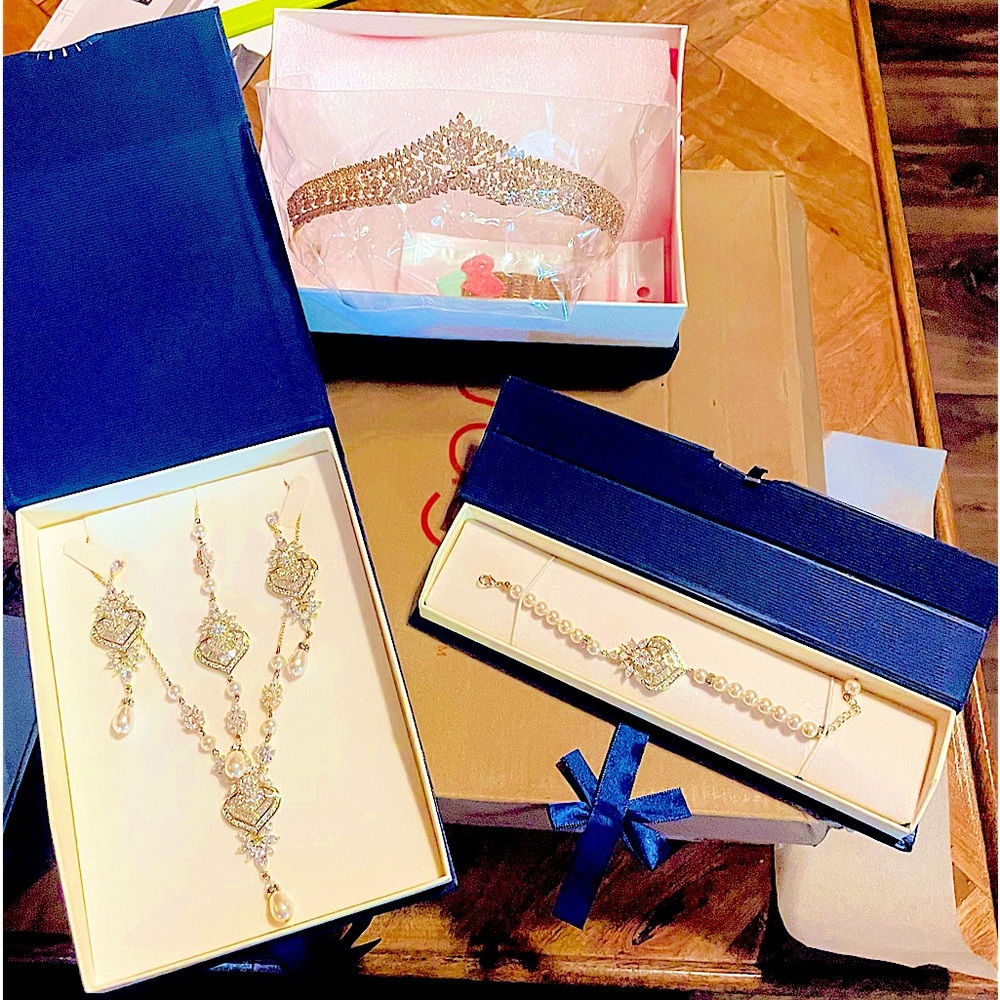 SWAROVOSKI CRYSTAL JEWELRY SET